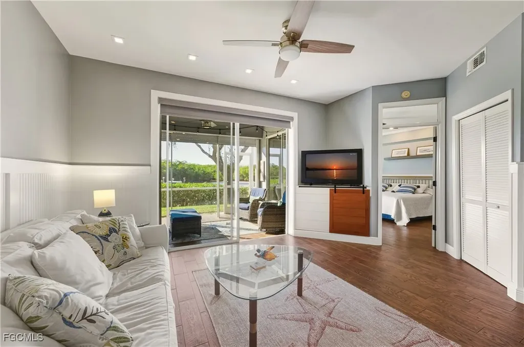 230 Newport Drive Naples FL 34114