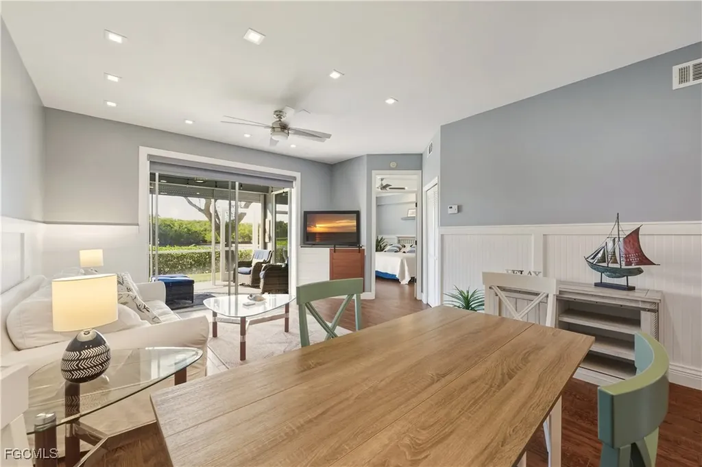 230 Newport Drive Naples FL 34114