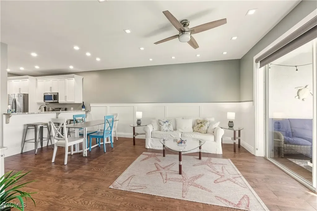 230 Newport Drive Naples FL 34114