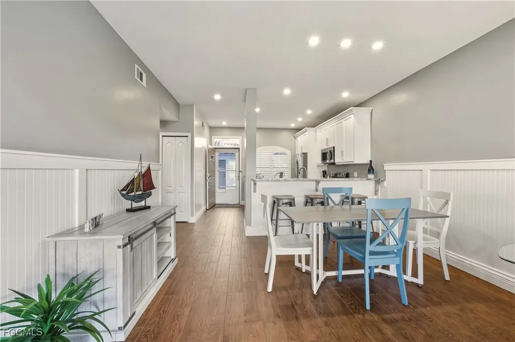 230 Newport Drive Naples FL 34114