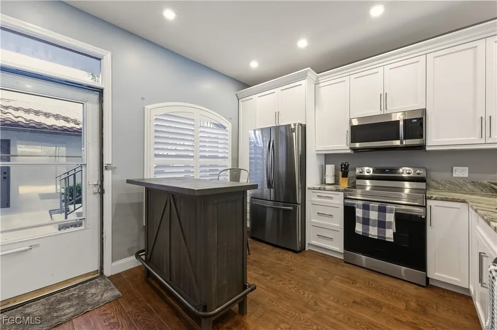 230 Newport Drive Naples FL 34114
