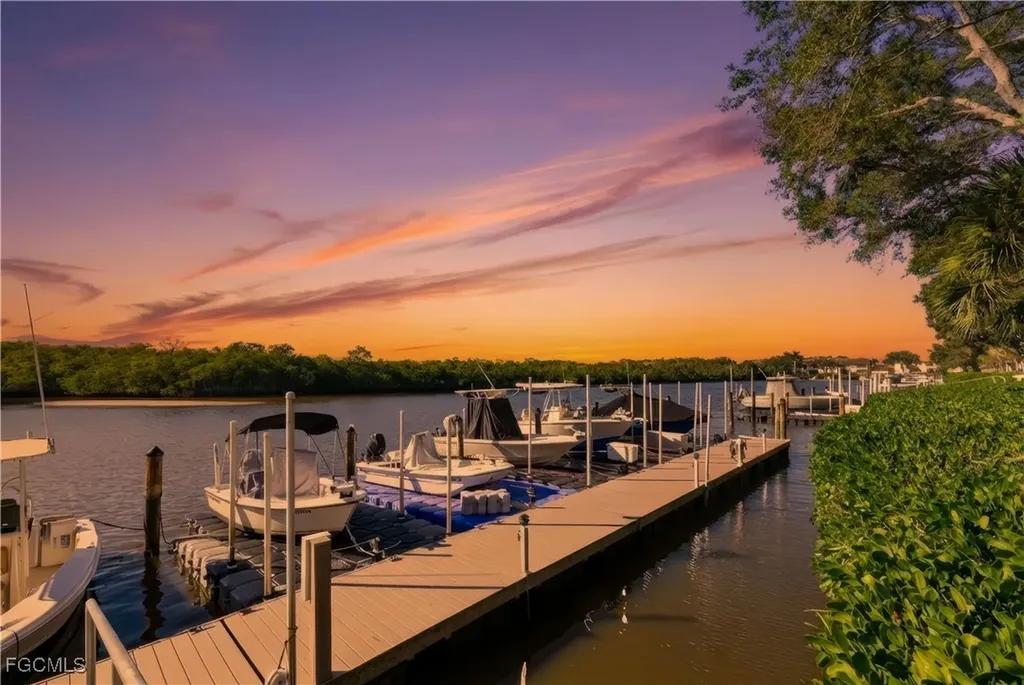 230 Newport Drive Naples FL 34114