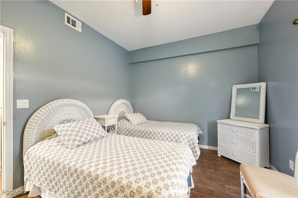 230 Newport Drive Naples FL 34114