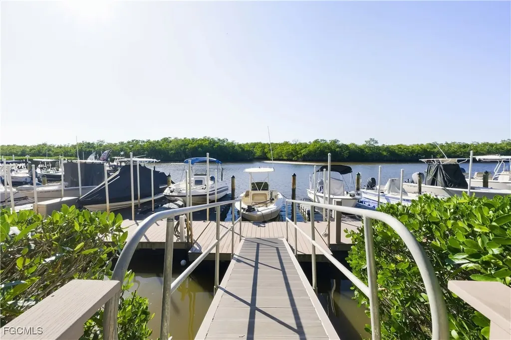 230 Newport Drive Naples FL 34114