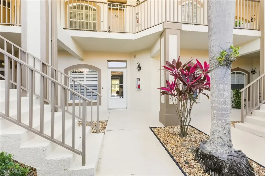 230 Newport Drive Naples FL 34114