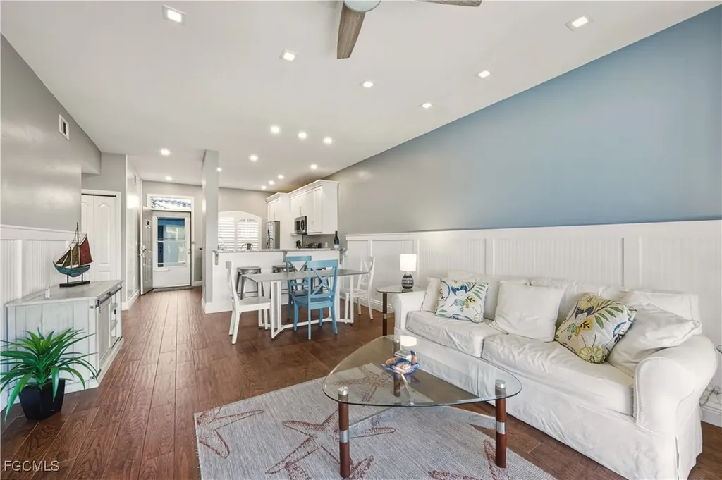 230 Newport Drive Naples FL 34114
