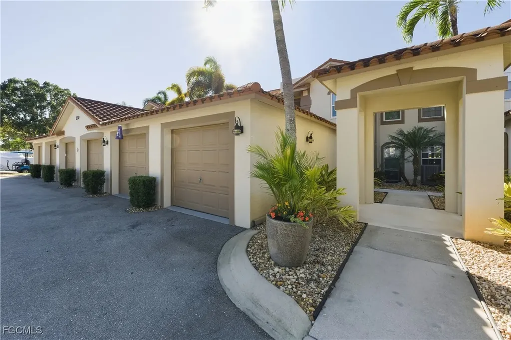 230 Newport Drive Naples FL 34114