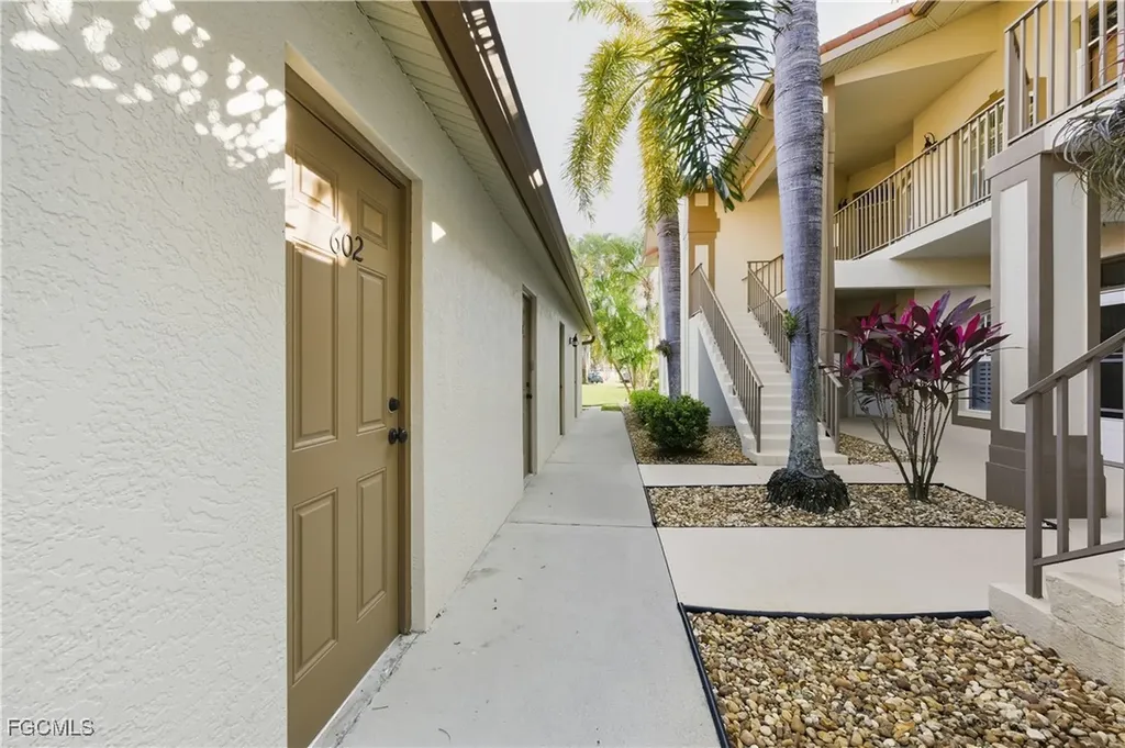 230 Newport Drive Naples FL 34114