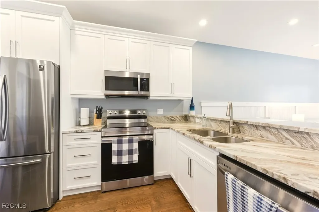 230 Newport Drive Naples FL 34114