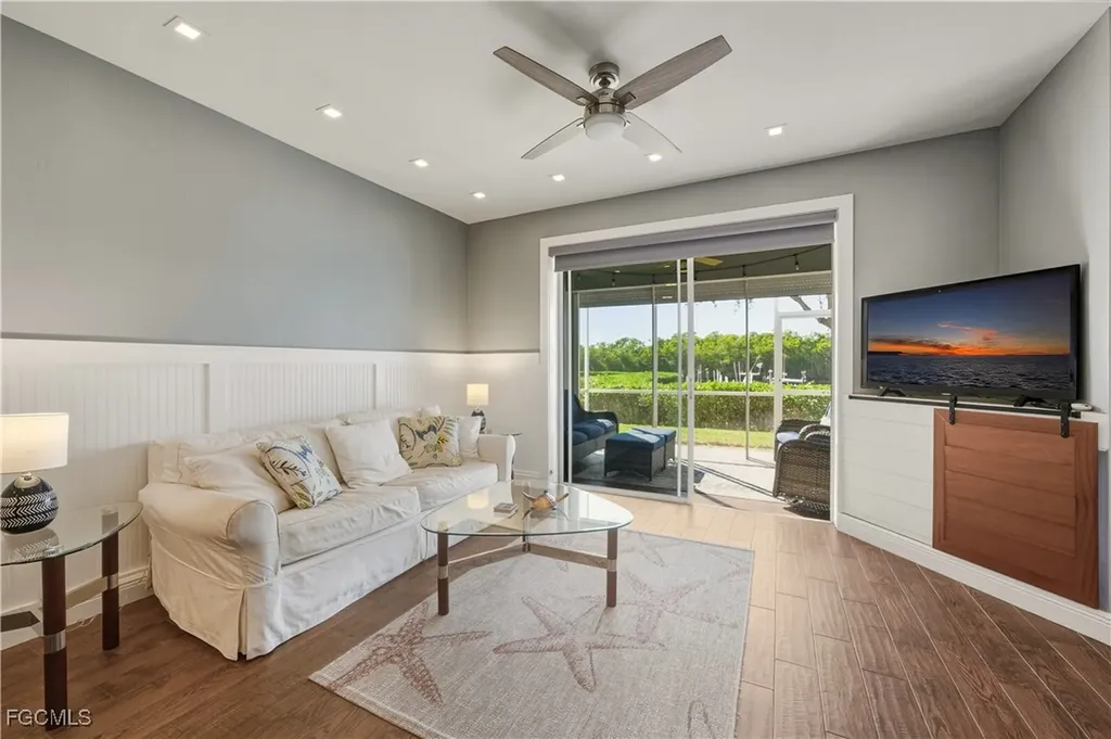 230 Newport Drive Naples FL 34114