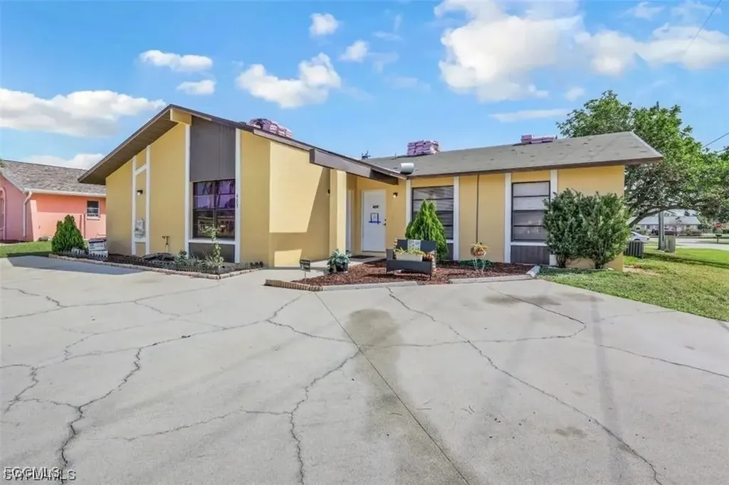 Cape Coral FL, 613-615 SE 23rd Place