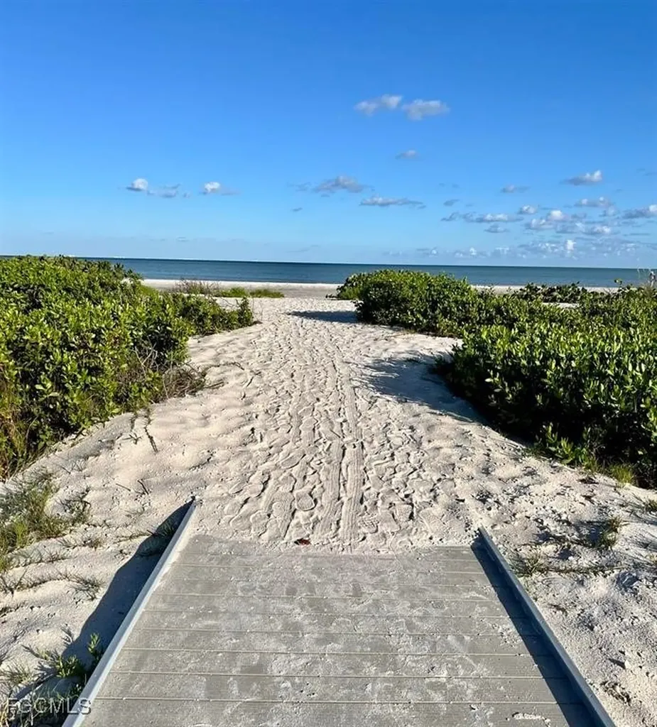 671 E Gulf Drive Sanibel FL 33957