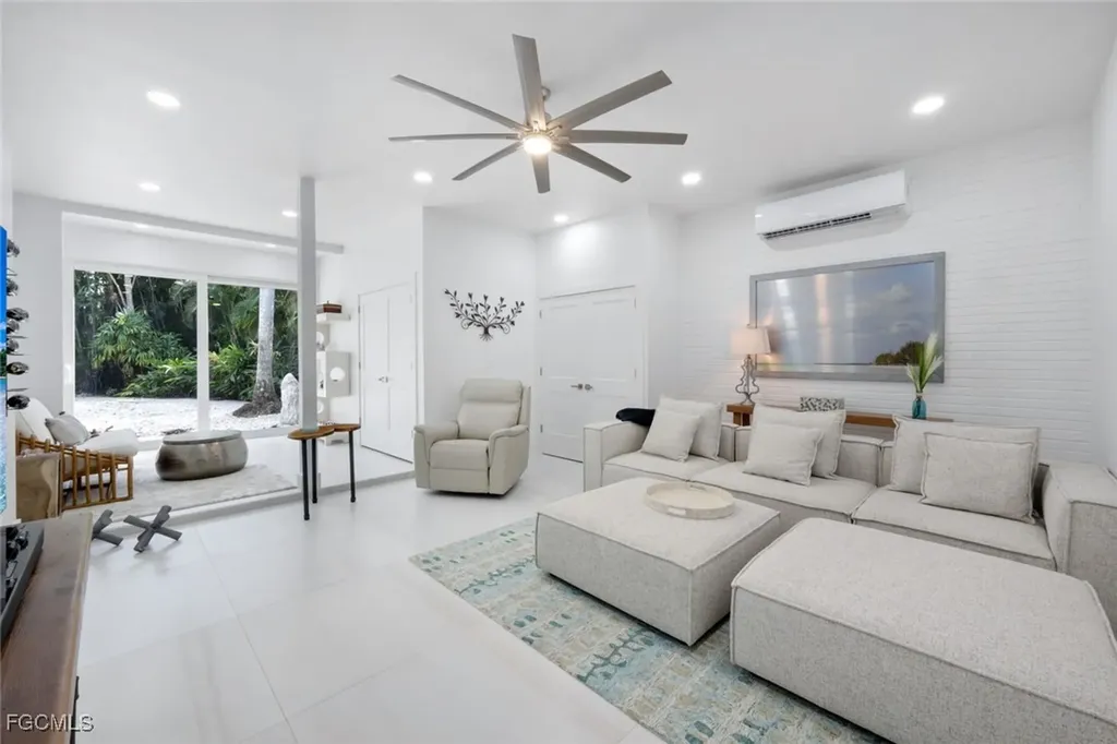 2943 Valencia Way Fort Myers FL 33901