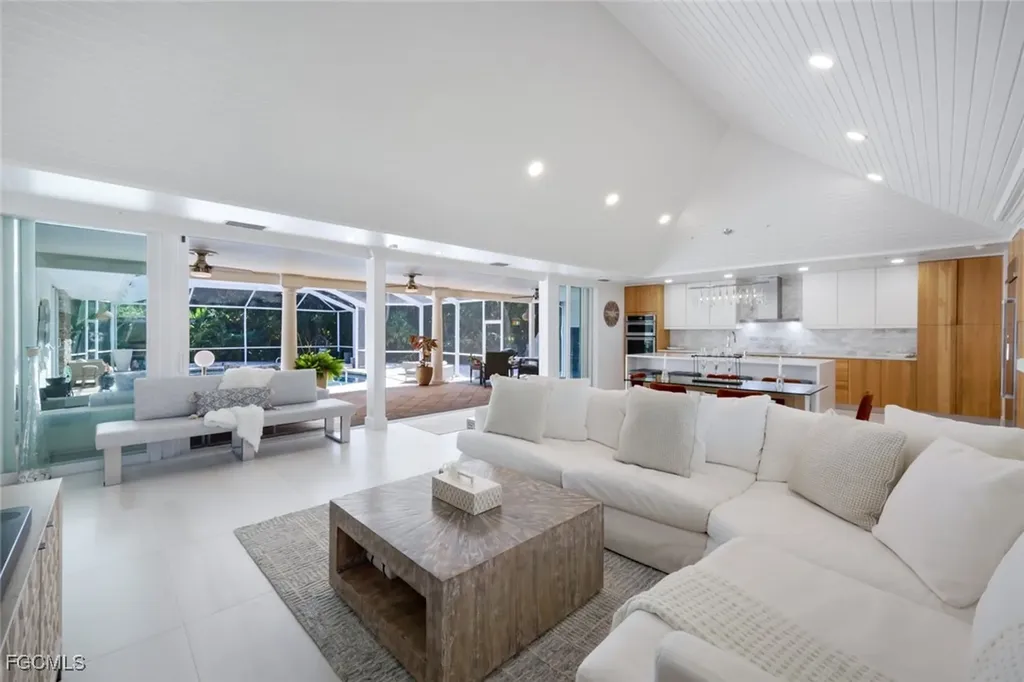 2943 Valencia Way Fort Myers FL 33901