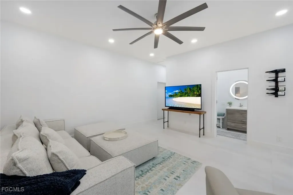 2943 Valencia Way Fort Myers FL 33901