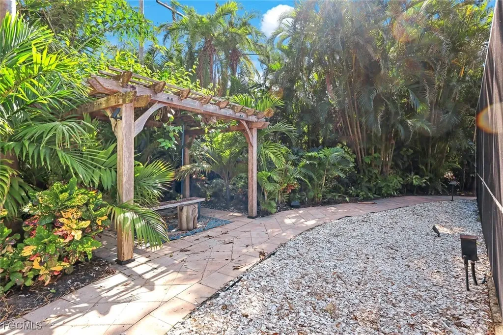 2943 Valencia Way Fort Myers FL 33901