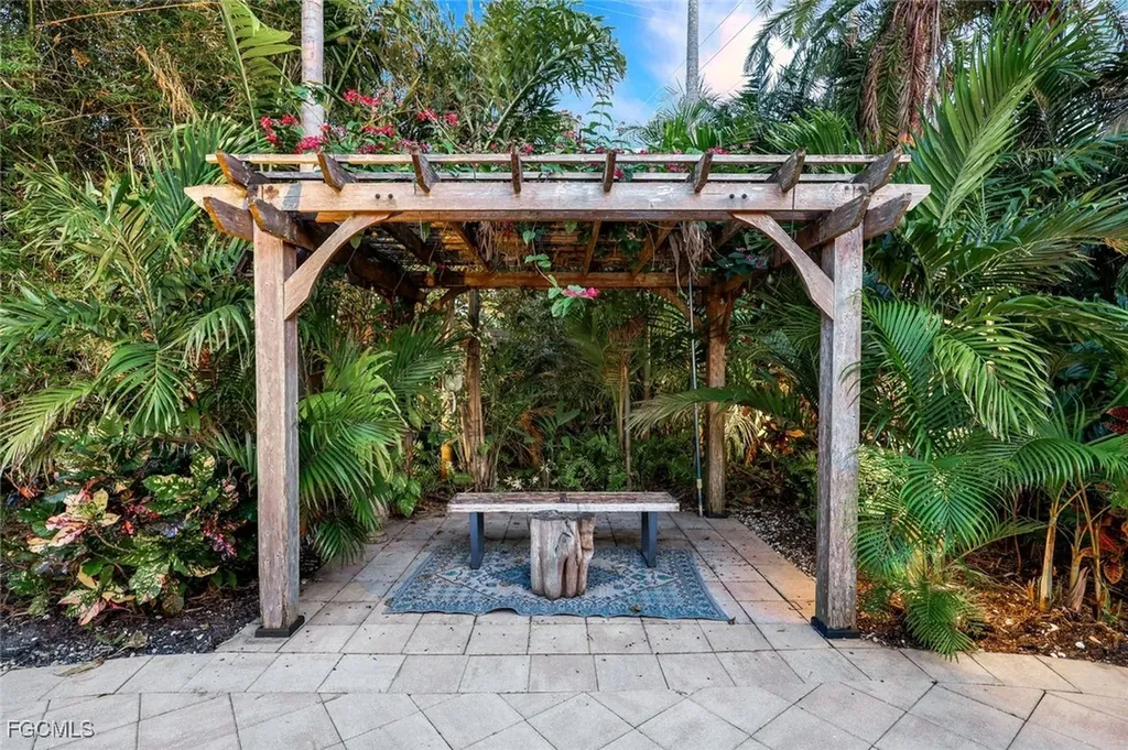 2943 Valencia Way Fort Myers FL 33901