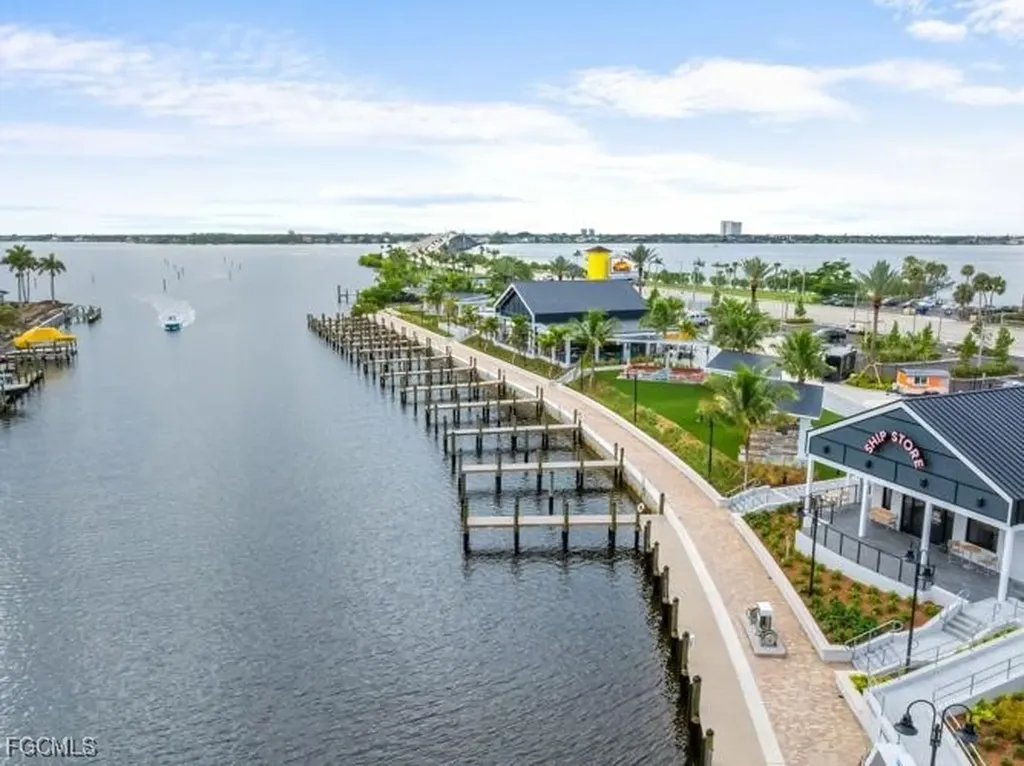 4013 SE 20th Place Cape Coral FL 33904