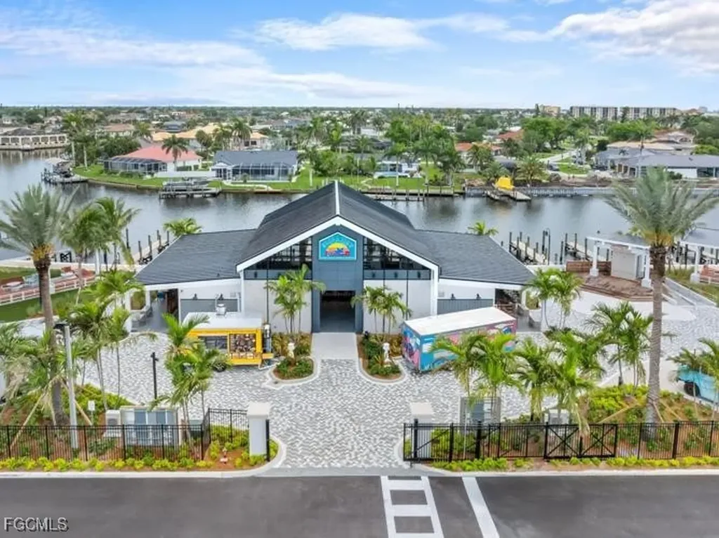 4013 SE 20th Place Cape Coral FL 33904