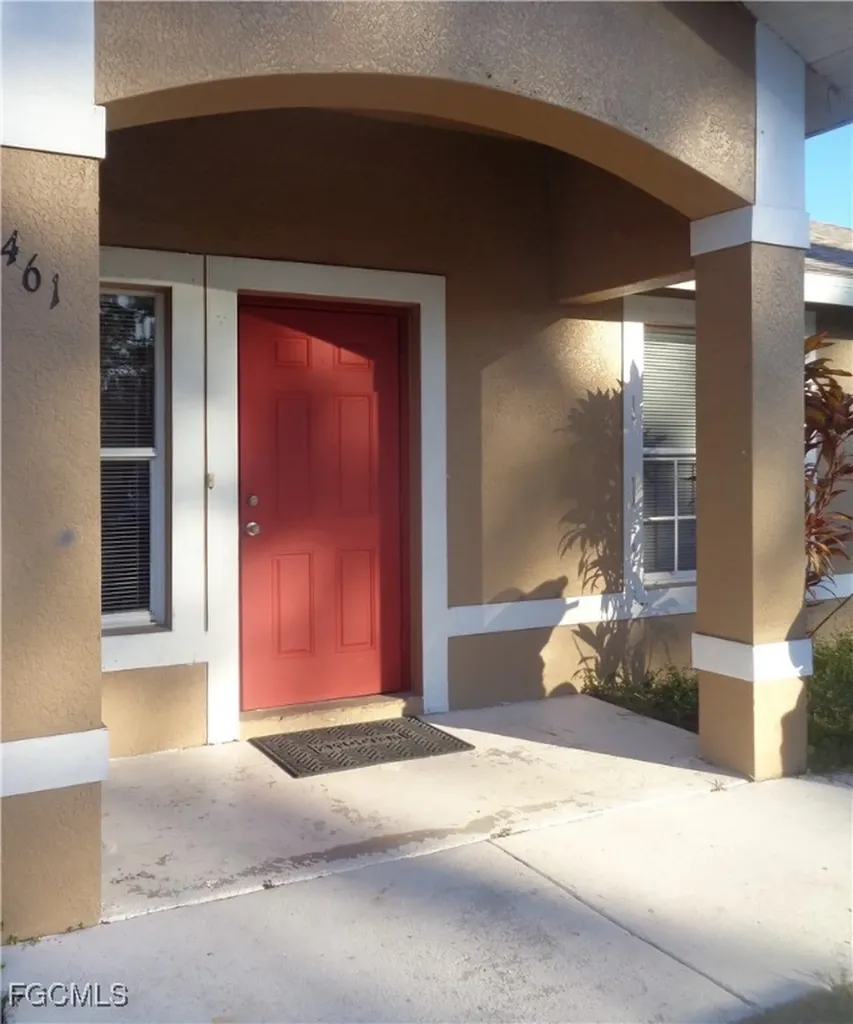 461/463 Loretta Avenue S Lehigh Acres FL 33974