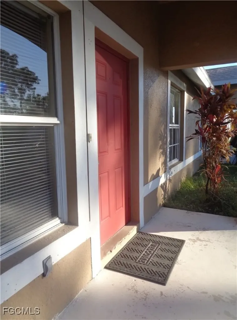 461/463 Loretta Avenue S Lehigh Acres FL 33974