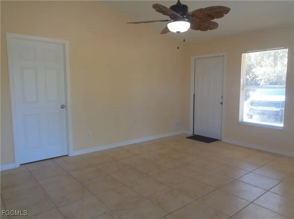 461/463 Loretta Avenue S Lehigh Acres FL 33974