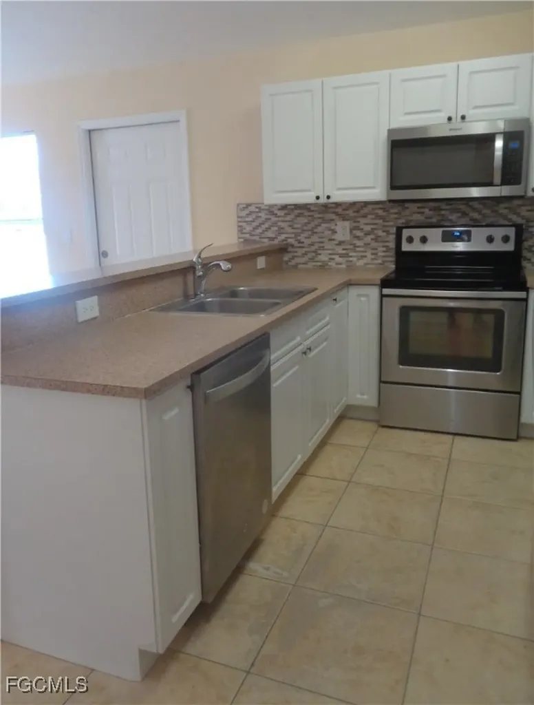 461/463 Loretta Avenue S Lehigh Acres FL 33974