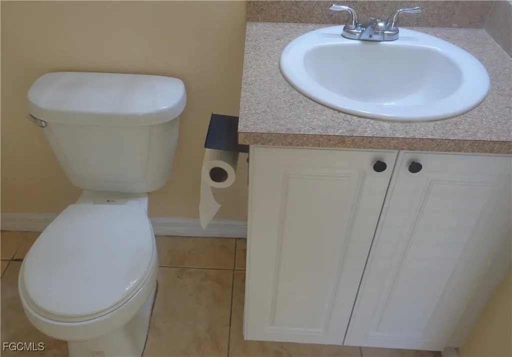 461/463 Loretta Avenue S Lehigh Acres FL 33974