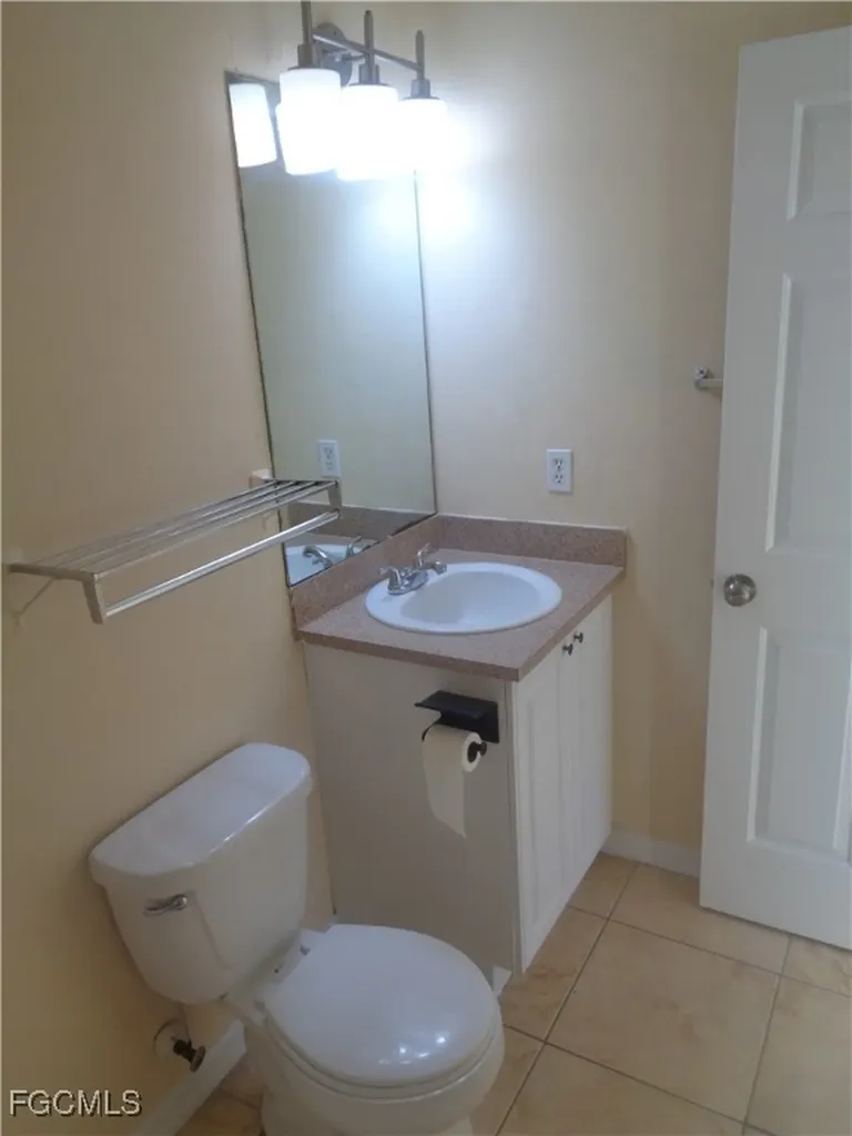 461/463 Loretta Avenue S Lehigh Acres FL 33974