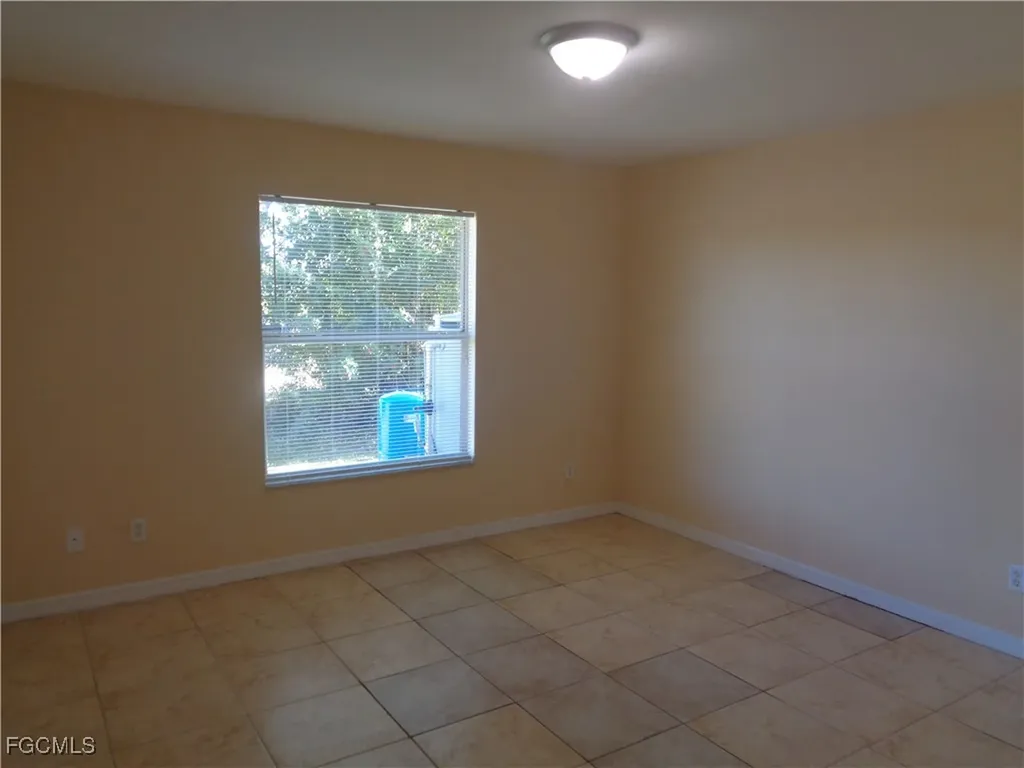461/463 Loretta Avenue S Lehigh Acres FL 33974