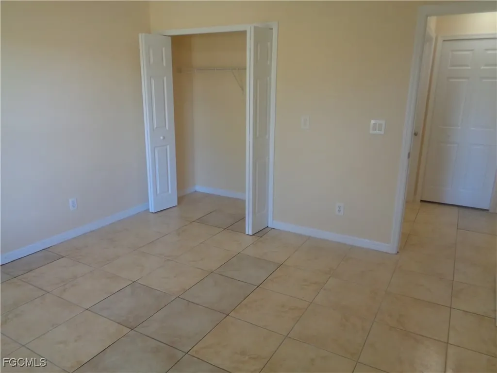 461/463 Loretta Avenue S Lehigh Acres FL 33974