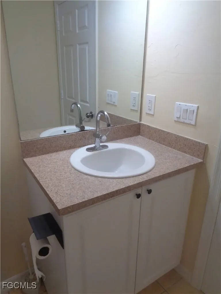 461/463 Loretta Avenue S Lehigh Acres FL 33974