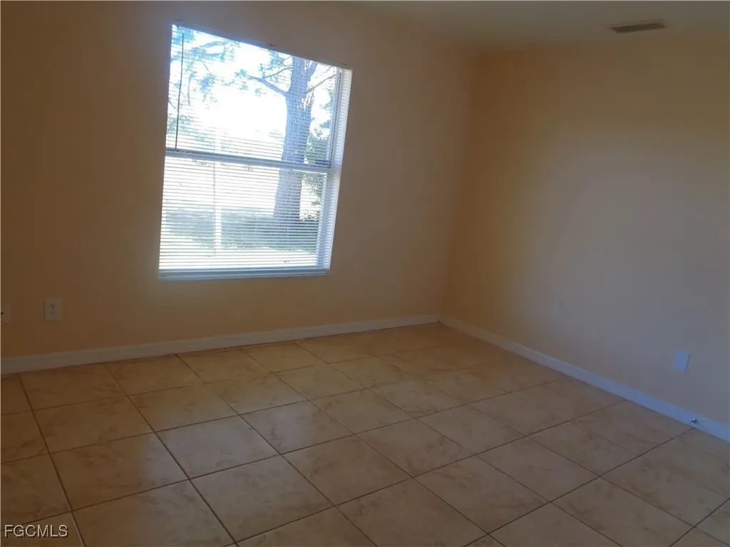461/463 Loretta Avenue S Lehigh Acres FL 33974