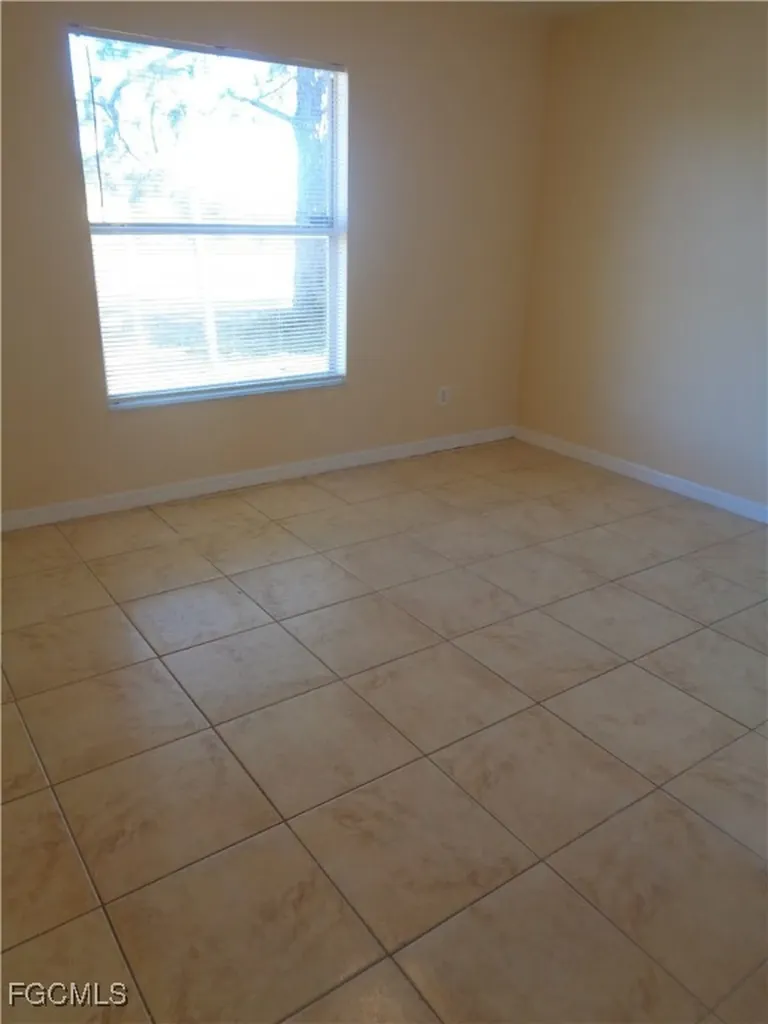 461/463 Loretta Avenue S Lehigh Acres FL 33974