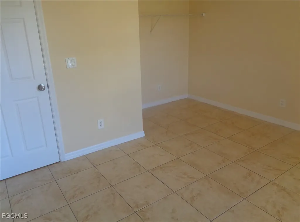 461/463 Loretta Avenue S Lehigh Acres FL 33974
