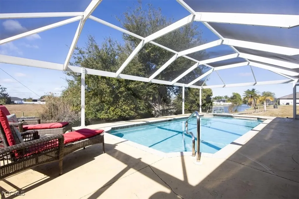 20 NE 8th Place Cape Coral FL 33909