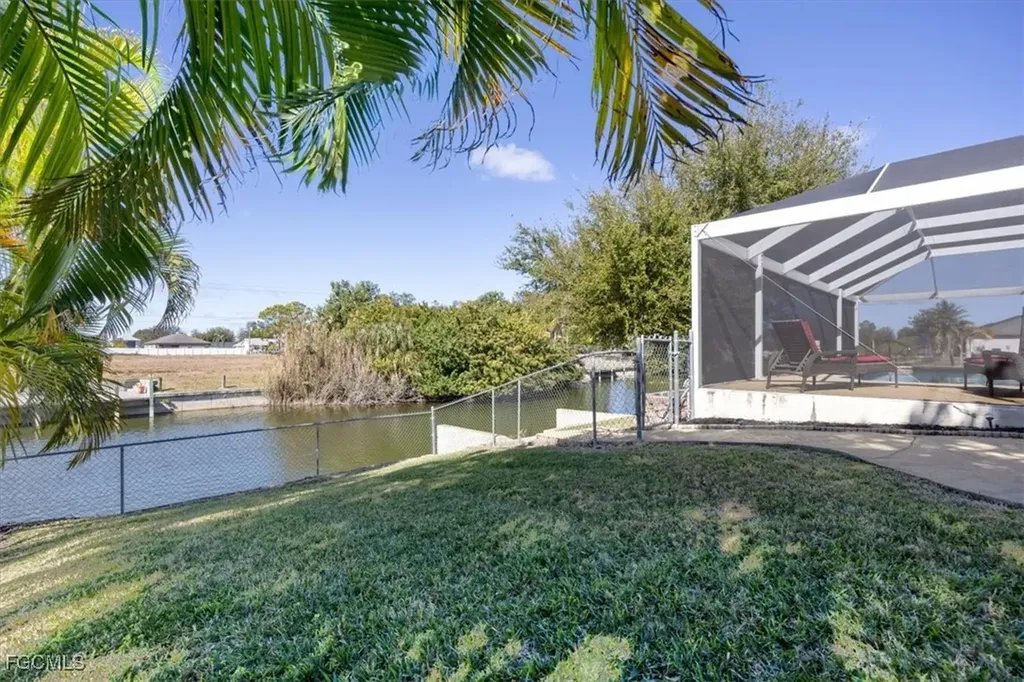 20 NE 8th Place Cape Coral FL 33909