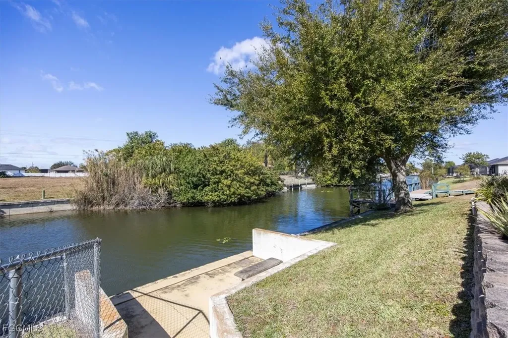 20 NE 8th Place Cape Coral FL 33909