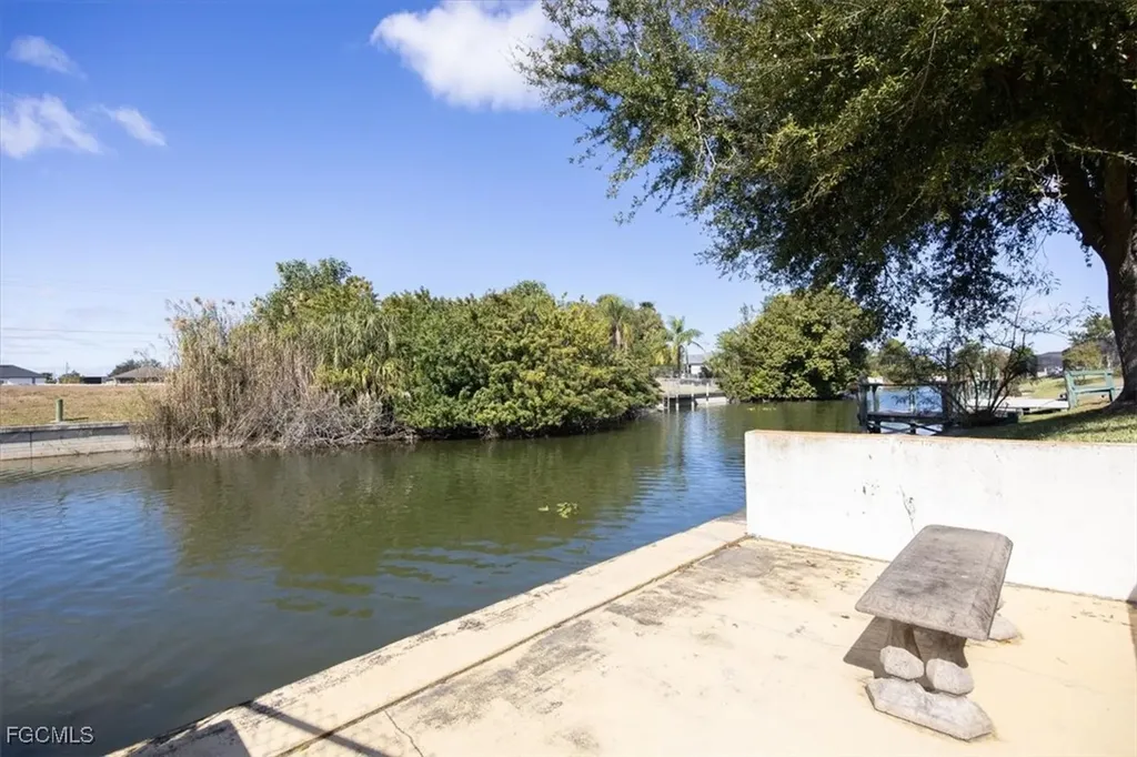 20 NE 8th Place Cape Coral FL 33909