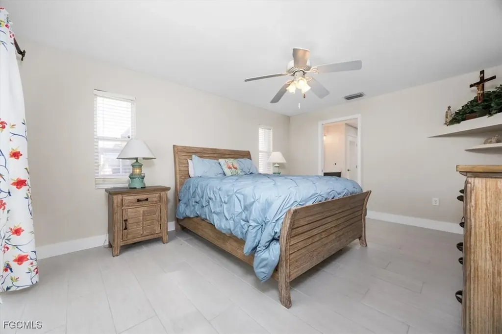 20 NE 8th Place Cape Coral FL 33909