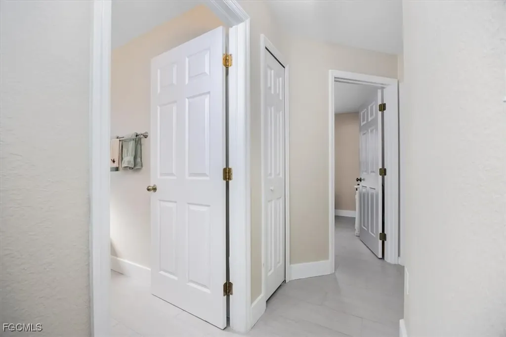 20 NE 8th Place Cape Coral FL 33909