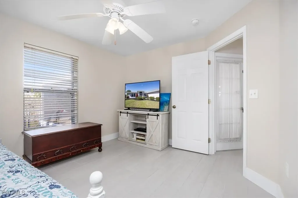 20 NE 8th Place Cape Coral FL 33909