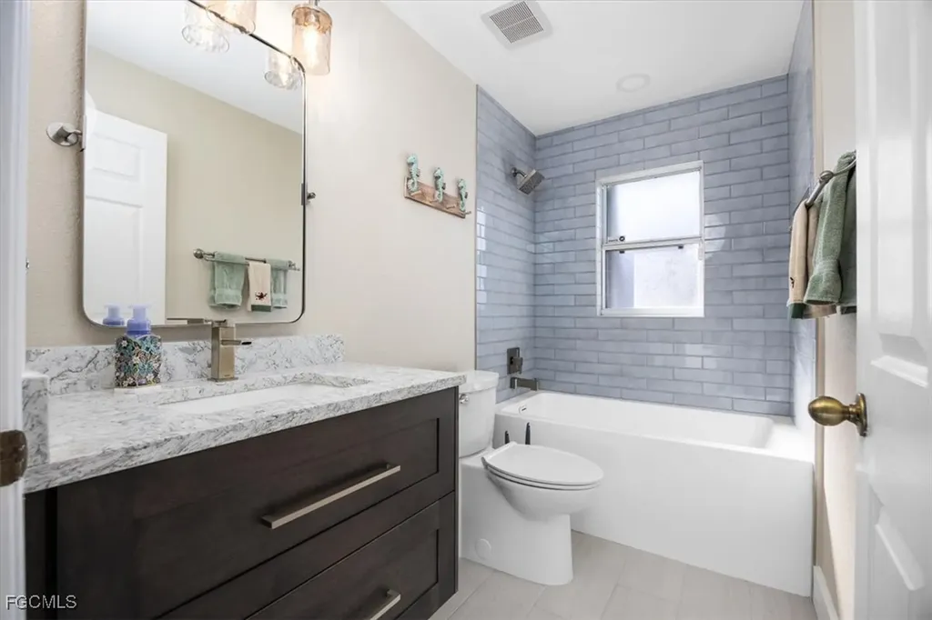 20 NE 8th Place Cape Coral FL 33909