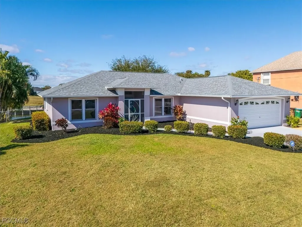 20 NE 8th Place Cape Coral FL 33909
