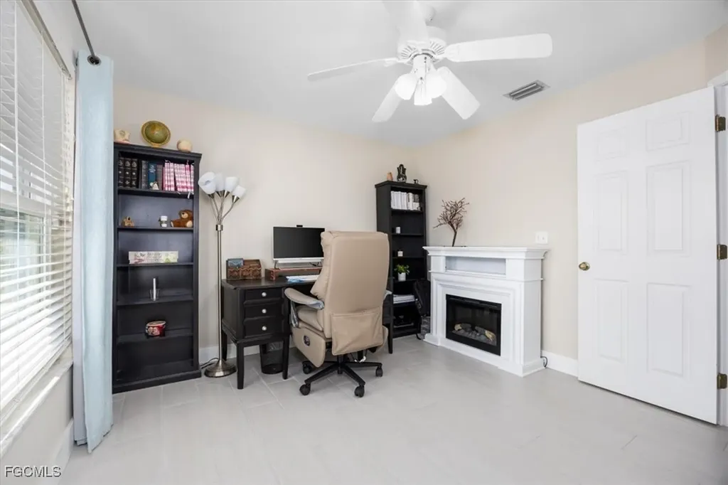 20 NE 8th Place Cape Coral FL 33909