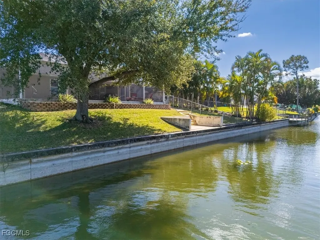 20 NE 8th Place Cape Coral FL 33909
