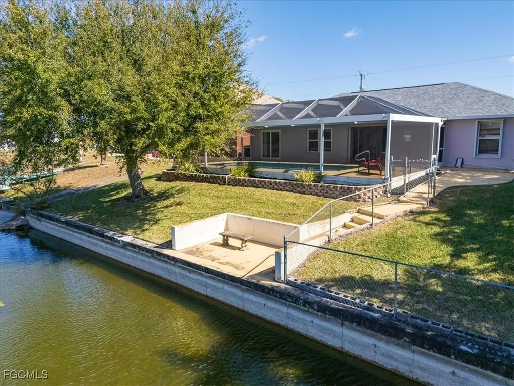 20 NE 8th Place Cape Coral FL 33909