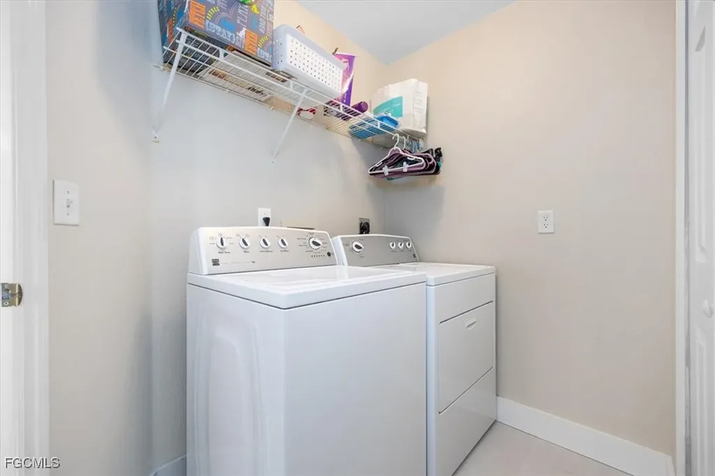 20 NE 8th Place Cape Coral FL 33909