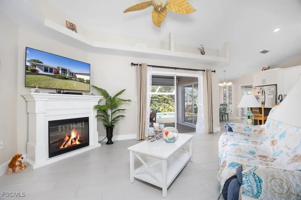 20 NE 8th Place Cape Coral FL 33909