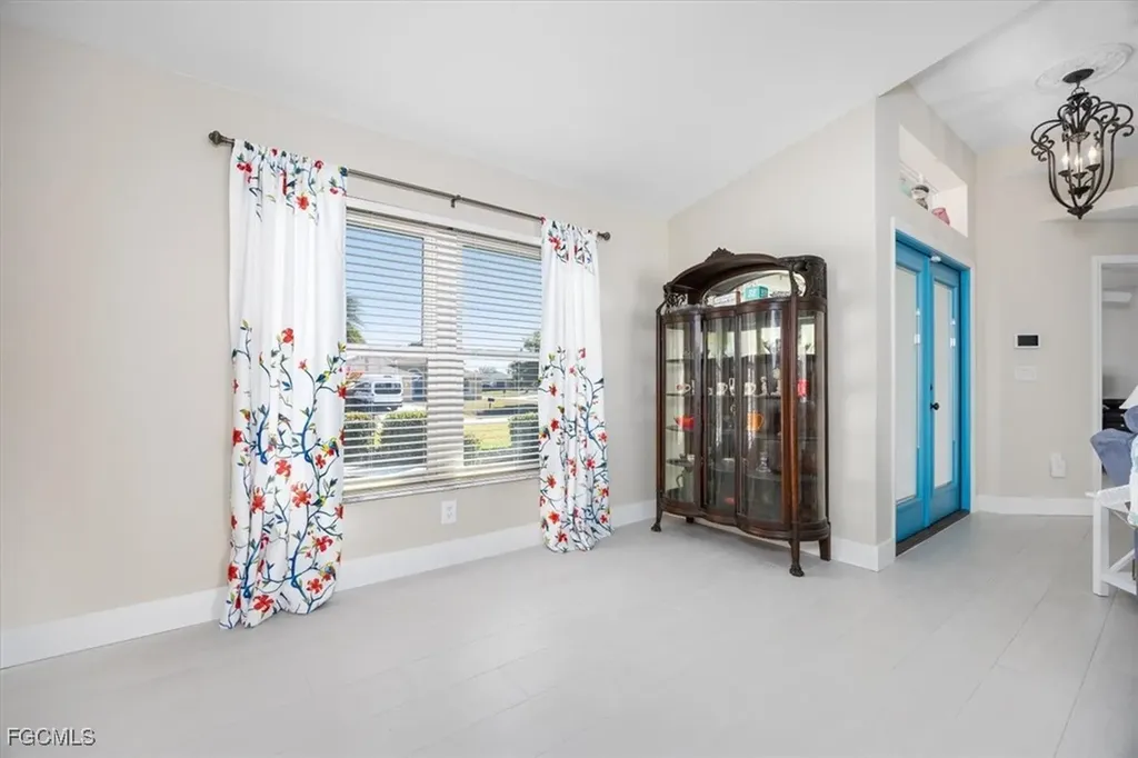 20 NE 8th Place Cape Coral FL 33909